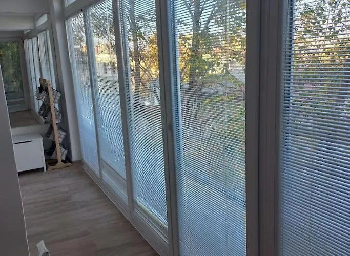 Lovely 1- Bedroom Close To Downtown Апартаменты *